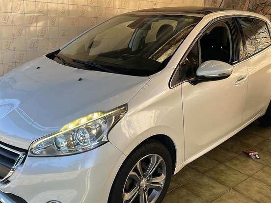 PEUGEOT-208-1.6 GRIFFE 16V FLEX 4P AUTOMÁTICO PEUGEOT-208-2014
