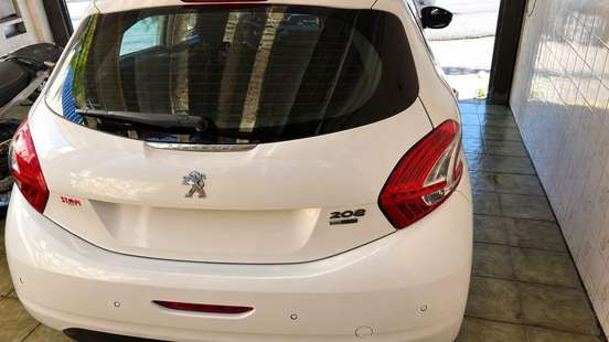 PEUGEOT-208-1.6 GRIFFE 16V FLEX 4P AUTOMÁTICO PEUGEOT-208-2014