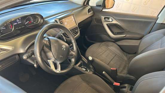 PEUGEOT-208-2014