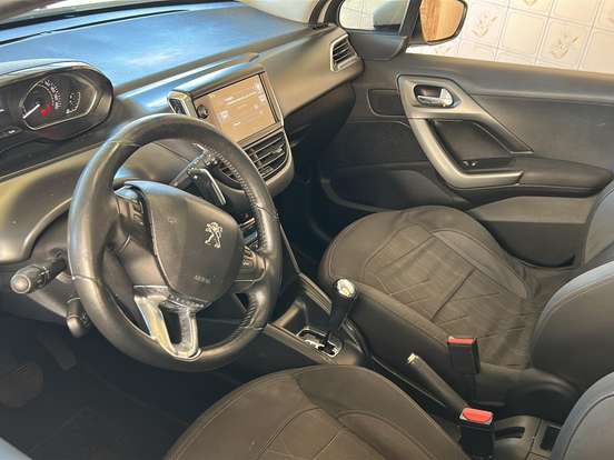 PEUGEOT-208-1.6 GRIFFE 16V FLEX 4P AUTOMÁTICO PEUGEOT-208-2014