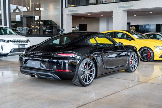 PORSCHE-718-2017