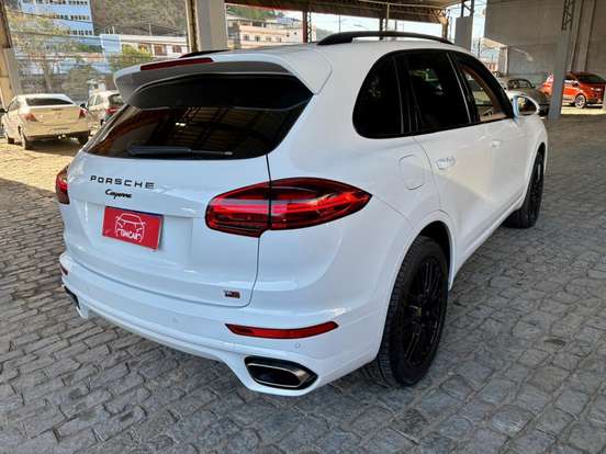 PORSCHE-CAYENNE-2016