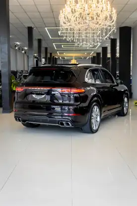 PORSCHE-CAYENNE-2018