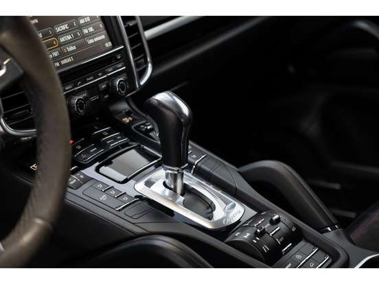 PORSCHE-CAYENNE-2012