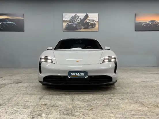 PORSCHE-TAYCAN-2021