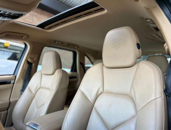 PORSCHE-CAYENNE-2015