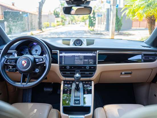 PORSCHE-MACAN-2021