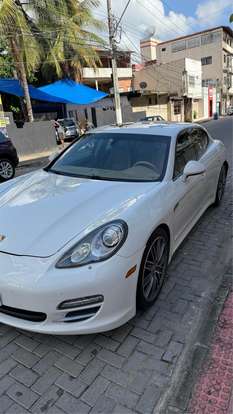 PORSCHE-PANAMERA-2011