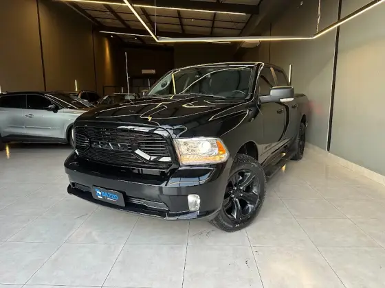 RAM CLASSIC 5.7 V8 GASOLINA LARAMIE NIGHT EDITION CD 4X4 AUTOMÁTICO