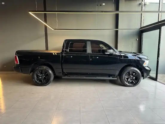 RAM-CLASSIC-5.7 V8 GASOLINA LARAMIE NIGHT EDITION CD 4X4 AUTOMÁTICO RAM-CLASSIC-2023