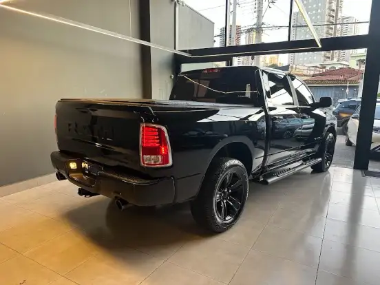 RAM-CLASSIC-5.7 V8 GASOLINA LARAMIE NIGHT EDITION CD 4X4 AUTOMÁTICO RAM-CLASSIC-2023