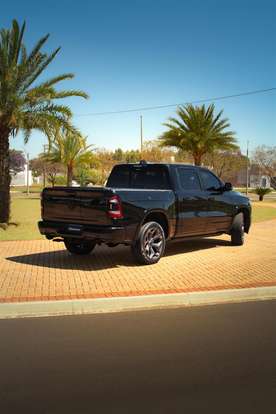 RAM-1500-5.7 V8 GASOLINA LIMITED NIGHT EDITION CD 4X4 AUTOMÁTICO RAM-1500-2023