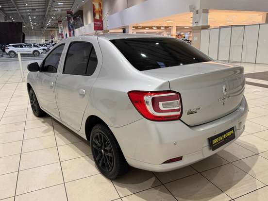 RENAULT-LOGAN-2015