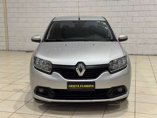 RENAULT-LOGAN-2015
