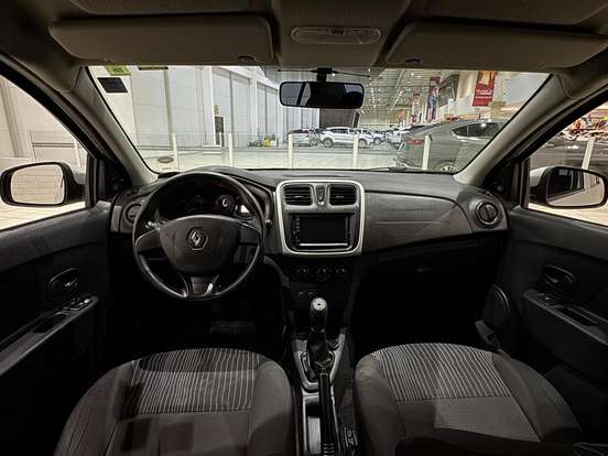 RENAULT-LOGAN-2015