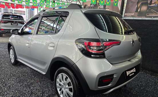 RENAULT-SANDERO-2023