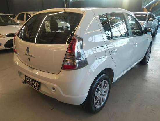 RENAULT-SANDERO-2013