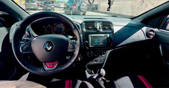 RENAULT-SANDERO-2020