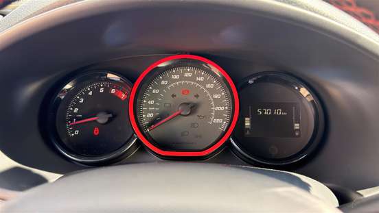 RENAULT-SANDERO-2020