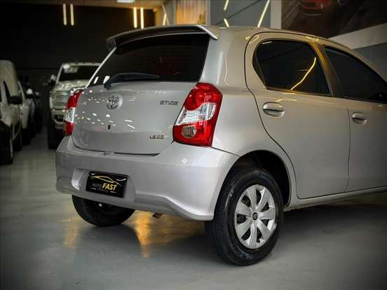 TOYOTA-ETIOS-2017