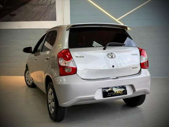 TOYOTA-ETIOS-2017