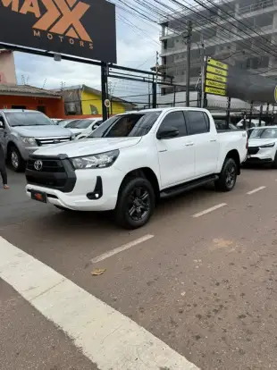 TOYOTA-HILUX-2.8 D-4D TURBO DIESEL CD SR 4X4 AUTOMÁTICO TOYOTA-HILUX-2025