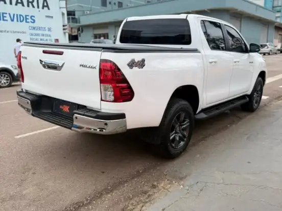 TOYOTA-HILUX-2.8 D-4D TURBO DIESEL CD SR 4X4 AUTOMÁTICO TOYOTA-HILUX-2025