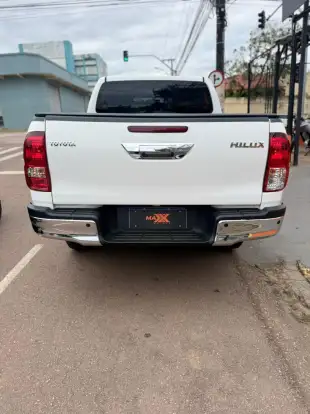 TOYOTA-HILUX-2025