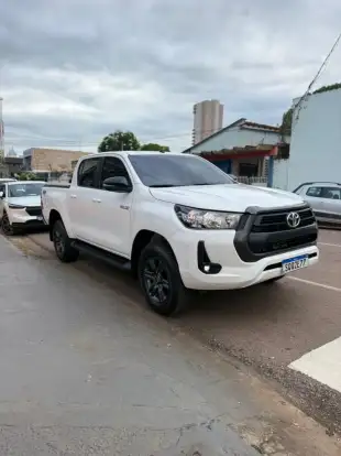 TOYOTA-HILUX-2.8 D-4D TURBO DIESEL CD SR 4X4 AUTOMÁTICO TOYOTA-HILUX-2025
