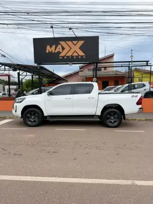 TOYOTA-HILUX-2.8 D-4D TURBO DIESEL CD SR 4X4 AUTOMÁTICO TOYOTA-HILUX-2025