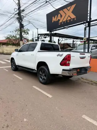 TOYOTA-HILUX-2025