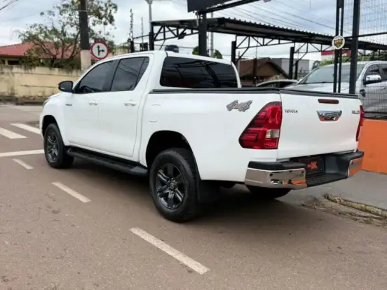 TOYOTA-HILUX-2.8 D-4D TURBO DIESEL CD SR 4X4 AUTOMÁTICO TOYOTA-HILUX-2025