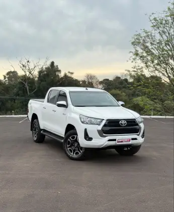 TOYOTA HILUX 2.8 D-4D TURBO DIESEL CD SRV 4X4 AUTOMÁTICO TOYOTA HILUX 2.8 D-4D TURBO DIESEL CD SRV 4X4 AUTOMÁTICO