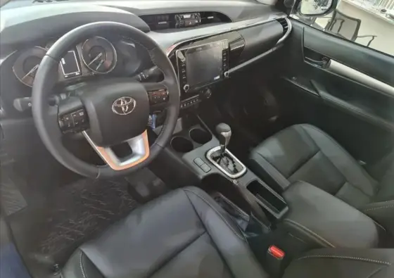 TOYOTA HILUX 2.8 D-4D TURBO DIESEL CD SRV 4X4 AUTOMÁTICO