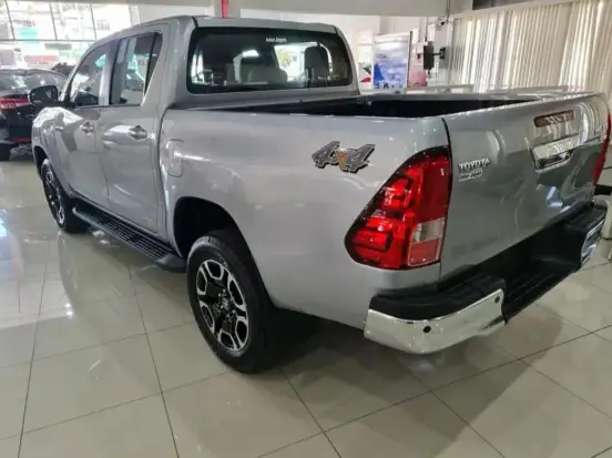 TOYOTA-HILUX-2.8 D-4D TURBO DIESEL CD SRV 4X4 AUTOMÁTICO TOYOTA-HILUX-2025