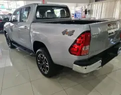 TOYOTA HILUX 2.8 D-4D TURBO DIESEL CD SRV 4X4 AUTOMÁTICO TOYOTA HILUX 2.8 D-4D TURBO DIESEL CD SRV 4X4 AUTOMÁTICO
