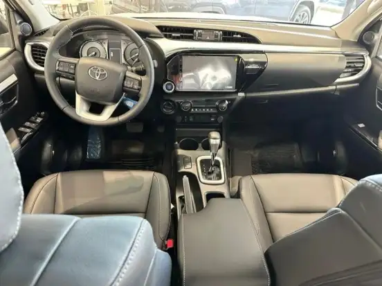 TOYOTA-HILUX-2025
