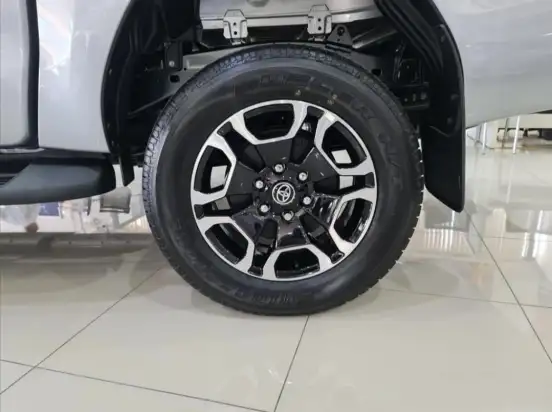TOYOTA-HILUX-2025