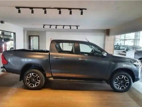 TOYOTA-HILUX-2025
