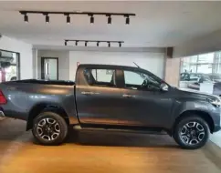 TOYOTA HILUX 2.8 D-4D TURBO DIESEL CD SRV 4X4 AUTOMÁTICO TOYOTA HILUX 2.8 D-4D TURBO DIESEL CD SRV 4X4 AUTOMÁTICO