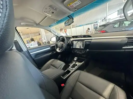 TOYOTA-HILUX-2.8 D-4D TURBO DIESEL CD SRV 4X4 AUTOMÁTICO TOYOTA-HILUX-2025
