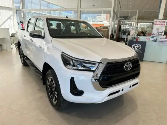 TOYOTA HILUX 2.8 D-4D TURBO DIESEL CD SRV 4X4 AUTOMÁTICO
