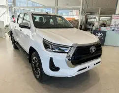 TOYOTA HILUX 2.8 D-4D TURBO DIESEL CD SRV 4X4 AUTOMÁTICO TOYOTA HILUX 2.8 D-4D TURBO DIESEL CD SRV 4X4 AUTOMÁTICO