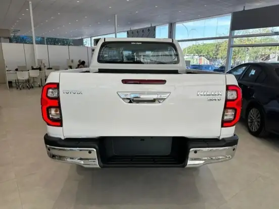 TOYOTA-HILUX-2.8 D-4D TURBO DIESEL CD SRV 4X4 AUTOMÁTICO TOYOTA-HILUX-2025