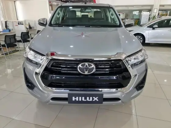 TOYOTA HILUX 2.8 D-4D TURBO DIESEL CD SRV 4X4 AUTOMÁTICO