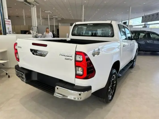 TOYOTA HILUX 2.8 D-4D TURBO DIESEL CD SRV 4X4 AUTOMÁTICO