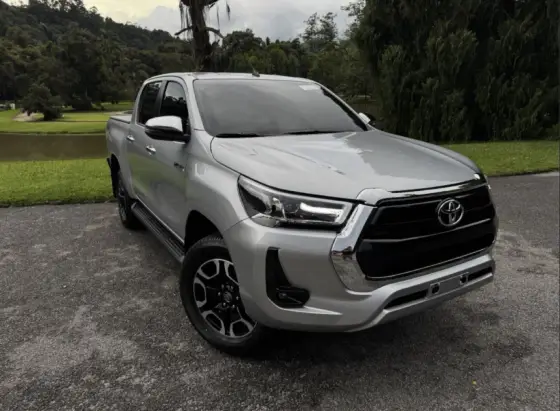 TOYOTA HILUX 2.8 D-4D TURBO DIESEL CD SRV 4X4 AUTOMÁTICO