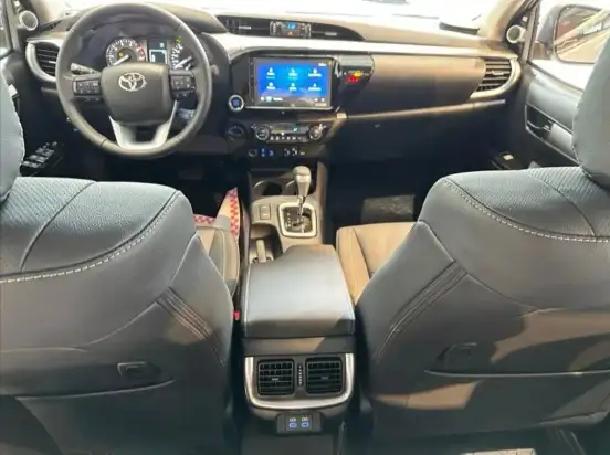 TOYOTA-HILUX-2025