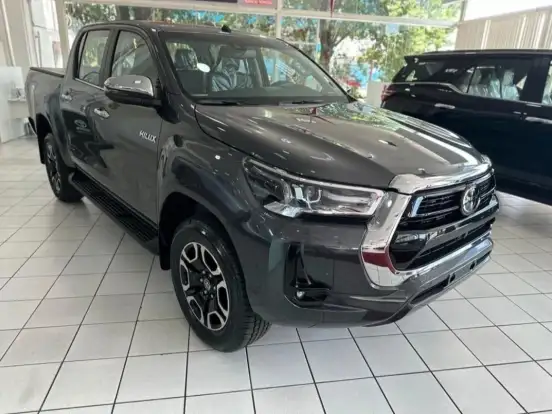 TOYOTA-HILUX-2.8 D-4D TURBO DIESEL CD SRX 4X4 AUTOMÁTICO TOYOTA-HILUX-2025