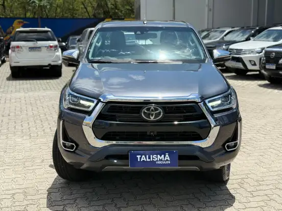 TOYOTA-HILUX-2.8 D-4D TURBO DIESEL CD SRX 4X4 AUTOMÁTICO TOYOTA-HILUX-2022